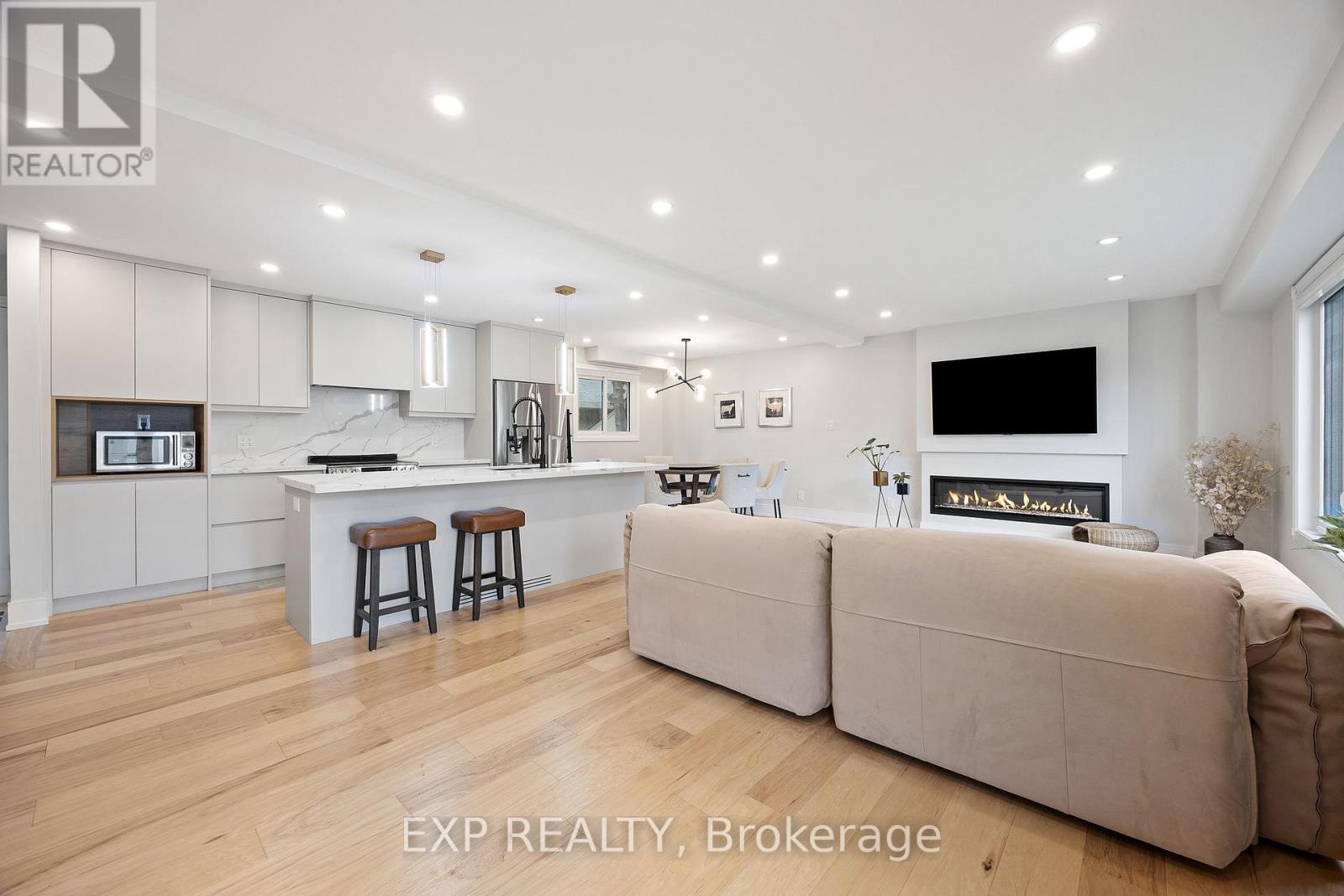 Residential in Whitchurch-Stouffville (Stouffville) 3