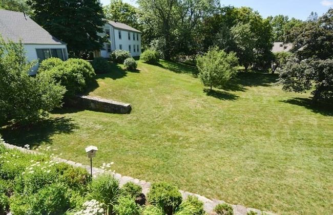 UNIT-4 - 8 Concord Greene, Condo with 2 bedrooms, 2 bathrooms and 1 parking in Concord MA | Image 24