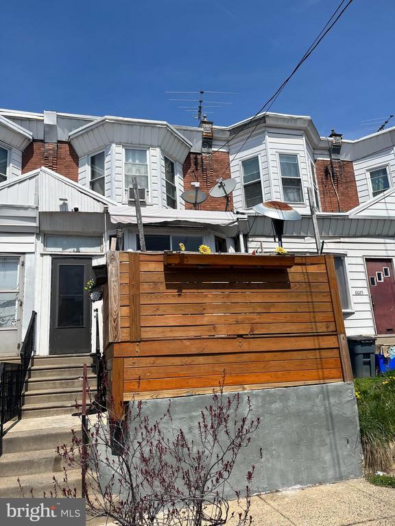 Thompson St, Philadelphia, PA 19151