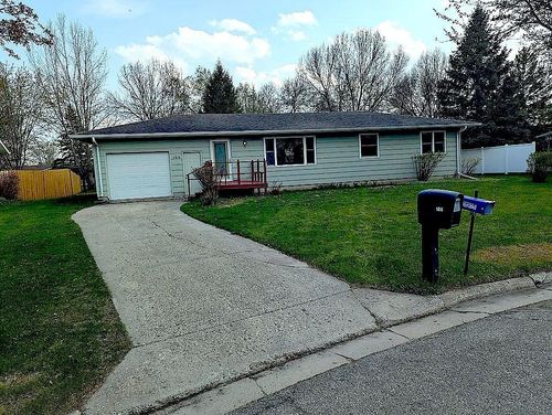 106 Circle Dr, Thief River Falls, MN, 56701-3703 | Card Image