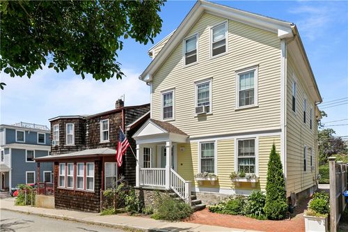 62 Dixon St, Newport, RI, 02840-4039 | Card Image
