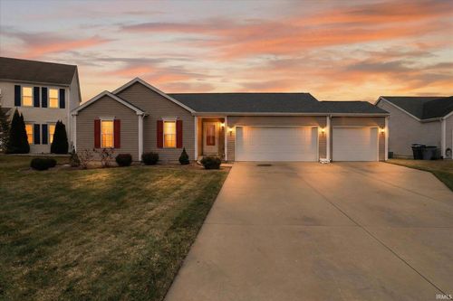 516 Loveland Pass Ct, Osceola, IN, 46561-8425 | Card Image