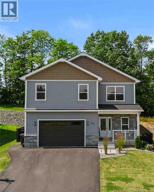 32 Stapleton St, Fredericton, NB, E3C0J4 | Card Image