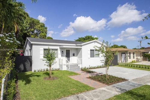 449 E 10th St, Hialeah, FL, 33010-3631 | Card Image