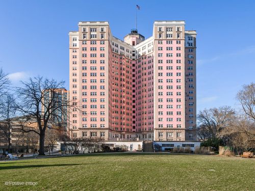 1717-5555 N Sheridan Rd, Chicago, IL, 60640-1638 | Card Image