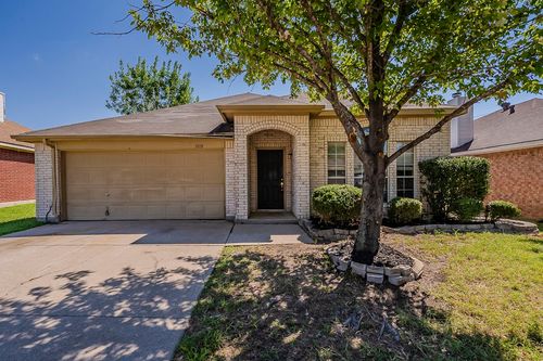 3018 Mesa Ridge Trl, Grand Prairie, TX, 75052-7482 | Card Image