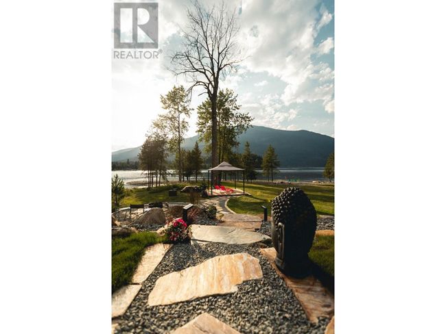 179 Kootenay Lake Rd, House other with 2 bedrooms, 2 bathrooms and 12 parking in Procter BC | Image 41