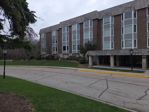 2k-400 Thames Pkwy, Park Ridge, IL, 60068-3656 | Card Image