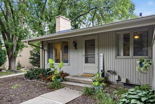 44 Walden St, Burnsville, MN, 55337-3653 | Card Image
