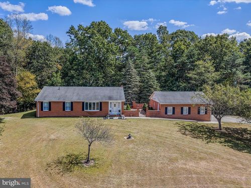 350 Skytop Ln, BERKELEY SPRINGS, WV, 25411-3184 | Card Image