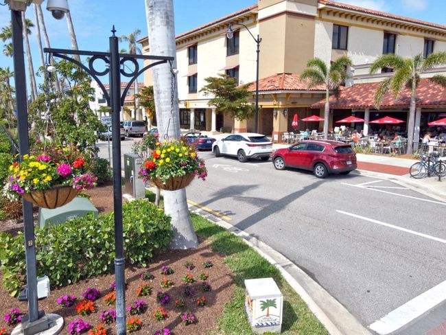 Historic downtown Venice Avenue shops | Image 31