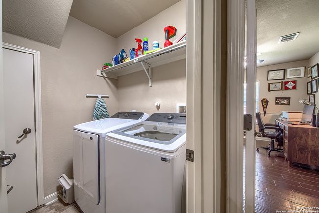 1009 Oak Rdg, House other with 4 bedrooms, 3 bathrooms and null parking in Schertz TX | Image 28