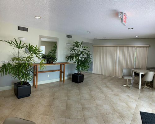 403-7900 Camino Cir, Miami, FL, 33143-6704 | Card Image