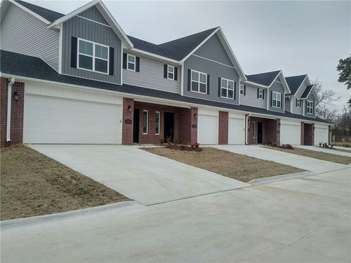2731 W Kilimanjaro Way, Rogers, AR, 72758-8340 | Card Image