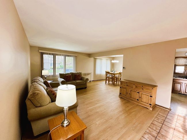 6941 W 106 Th Pl, House other with 3 bedrooms, 2 bathrooms and 4 parking in Worth IL | Image 6