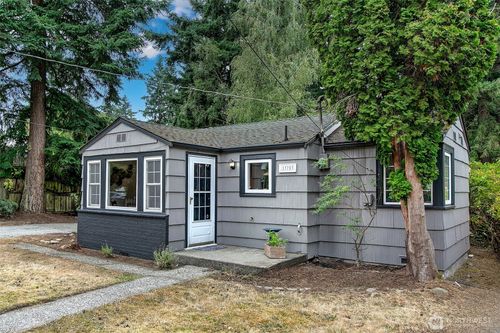 13753 Ashworth Avenue N, Seattle, WA, 98133 | Card Image