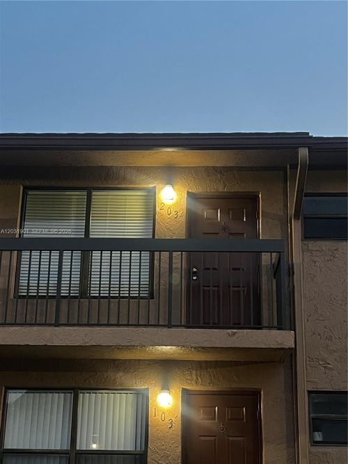 203-10002 Winding Lake Rd, Sunrise, FL, 33351-5815 | Card Image