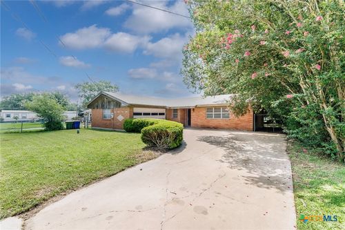 116 E Wallace St, Gonzales, TX, 78629-3438 | Card Image