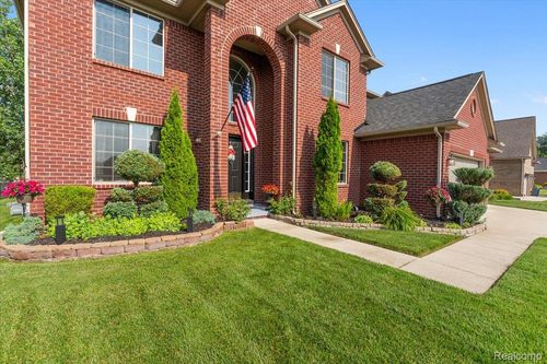 30563 Bradbury Dr, Flat Rock, MI, 48134-2155 | Card Image