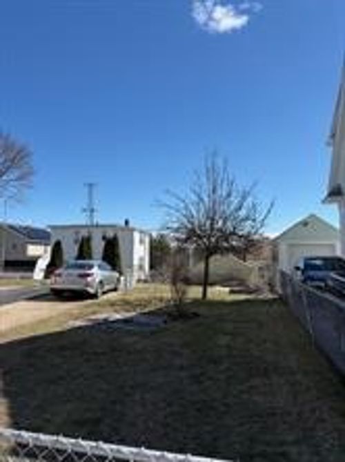 15 Brockton St, Providence, RI, 02904-1516 | Card Image