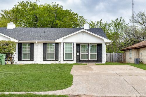 519 Gibbins Ct, Arlington, TX, 76011-5657 | Card Image