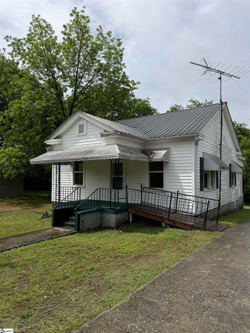 550 Leaman Ave, Whitmire, SC, 29178-1911 | Card Image