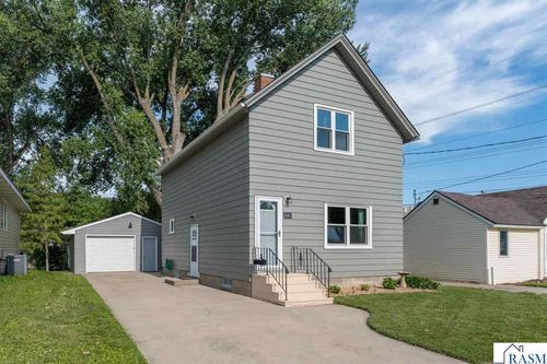 1041 Quincy St, North Mankato, MN, 56003-2129 | Card Image