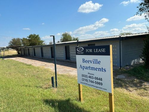 3-1627 Fm 351, Beeville, TX, 78102-8197 | Card Image