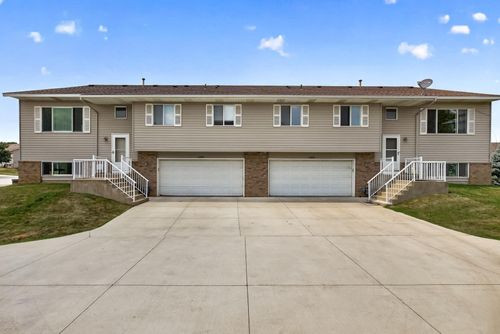 15894 Gooseberry Way, Apple Valley, MN, 55124-5138 | Card Image