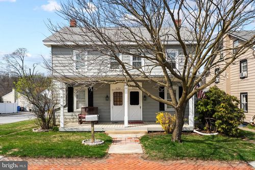 537-539 W 1st Ave, PARKESBURG, PA, 19365-1205 | Card Image