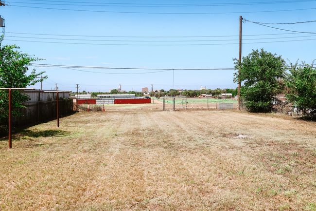 112 Sw 8 Th St, House other with 2 bedrooms, 1 bathrooms and null parking in Plainview TX | Image 24