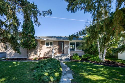 36 Bracebridge Cres Sw, Calgary, AB, T2W0Y7 | Card Image