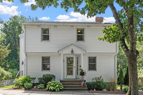 82 Pine Street, Newton, MA, 02465 | Card Image