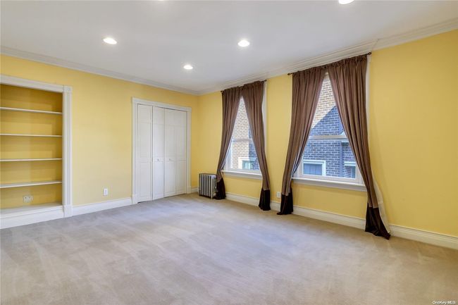 34 Boulevard, House other with 8 bedrooms, 4 bathrooms and null parking in Malba NY | Image 21