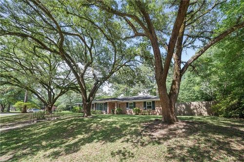 1008 Chalet Dr W, Mobile, AL, 36608-3662 | Card Image