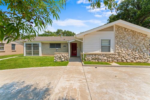 1054 Shadow Wood Ln, Lewisville, TX, 75067-5326 | Card Image
