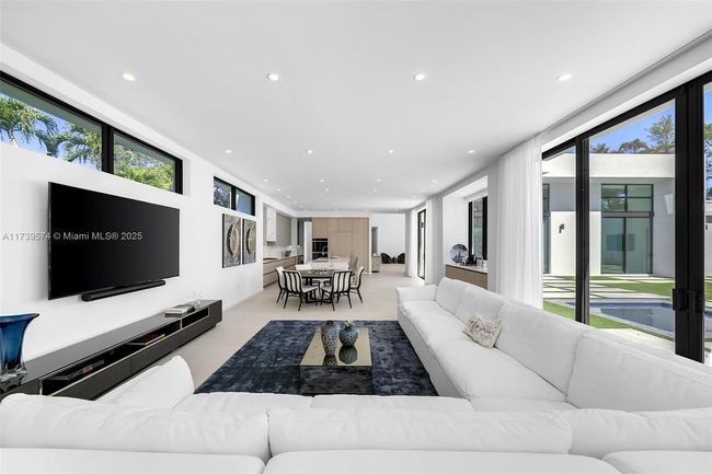6830 Sw 104 Th St, House other with 7 bedrooms, 8 bathrooms and null parking in Pinecrest FL | Image 13