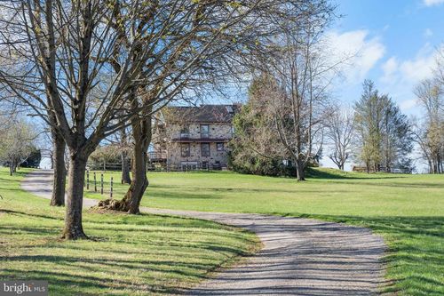 1728 Valley Ln, CHESTER SPRINGS, PA, 19425-2200 | Card Image