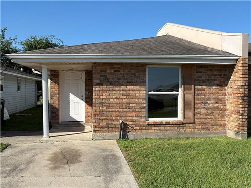 9018 Amour Dr, Chalmette, LA, 70043-1280 | Card Image