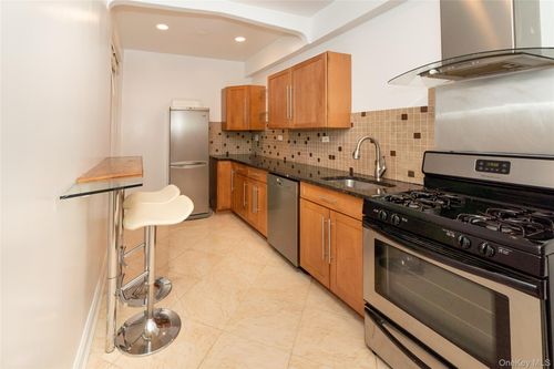 frnt-1-d-09-41 E 41st St, New York, NY, 10017-6206 | Card Image