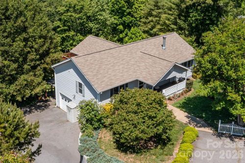 6 Arrowhead Ln, Weaverville, NC, 28787-8203 | Card Image