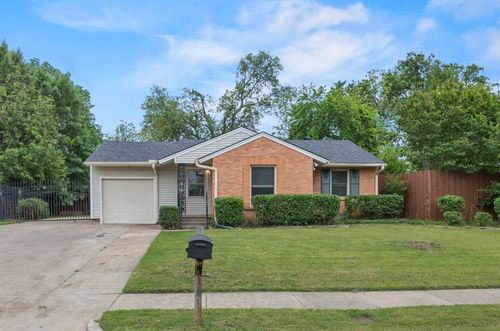 301 Meadowbrook Drive, Arlington, TX, 76010 | Card Image