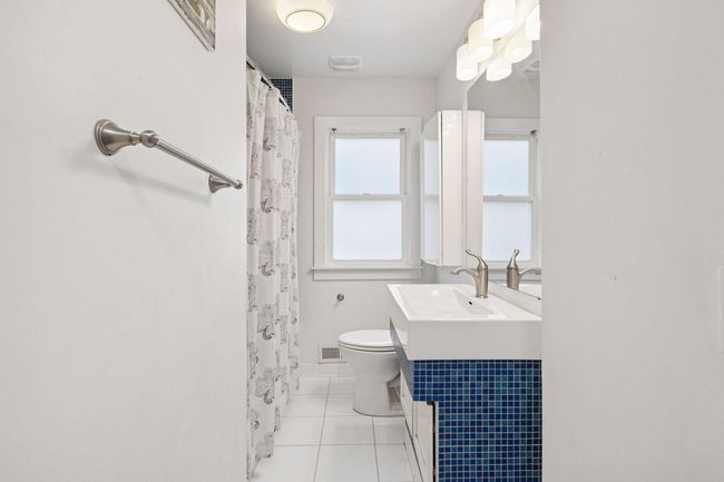 Main level full bath | Image 16