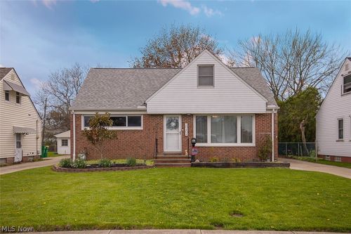 30404 Oakdale Rd, Willowick, OH, 44095-4939 | Card Image