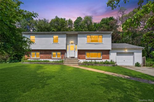 129 Vails Gate Heights Dr, New Windsor, NY, 12553-8547 | Card Image