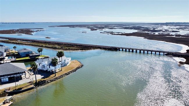 18 Edgewater St, House other with 3 bedrooms, 2 bathrooms and 2 parking in Hitchcock TX | Image 45