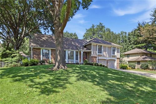 2206 W 120th St, Leawood, KS, 66209-1114 | Card Image