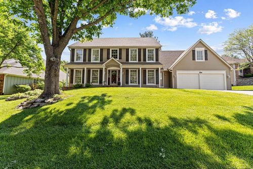 513 Pinewood Dr, Saint Joseph, MO, 64506-3365 | Card Image