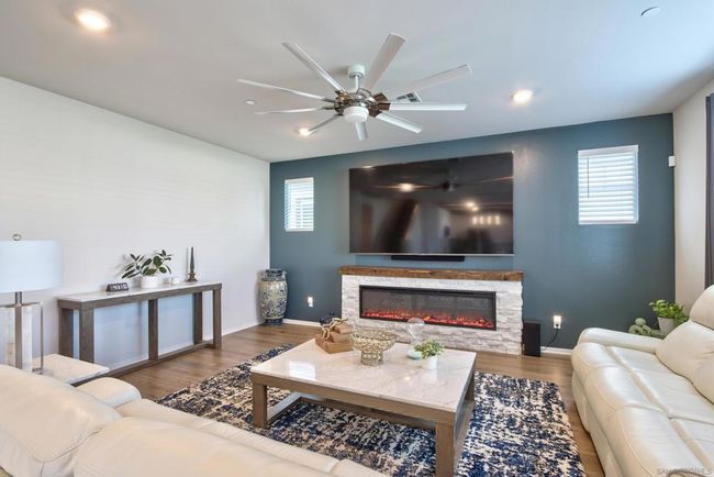 Den/Family/Great Room | Image 10