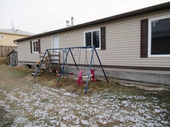 8846 90 Ave, House detached with 3 bedrooms, 2 bathrooms and 2 parking in Grande Prairie AB | Image 2